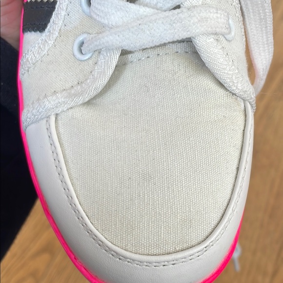 White and Pink Sneakers with Sporty Low-Top Design - Picture 9 of 13